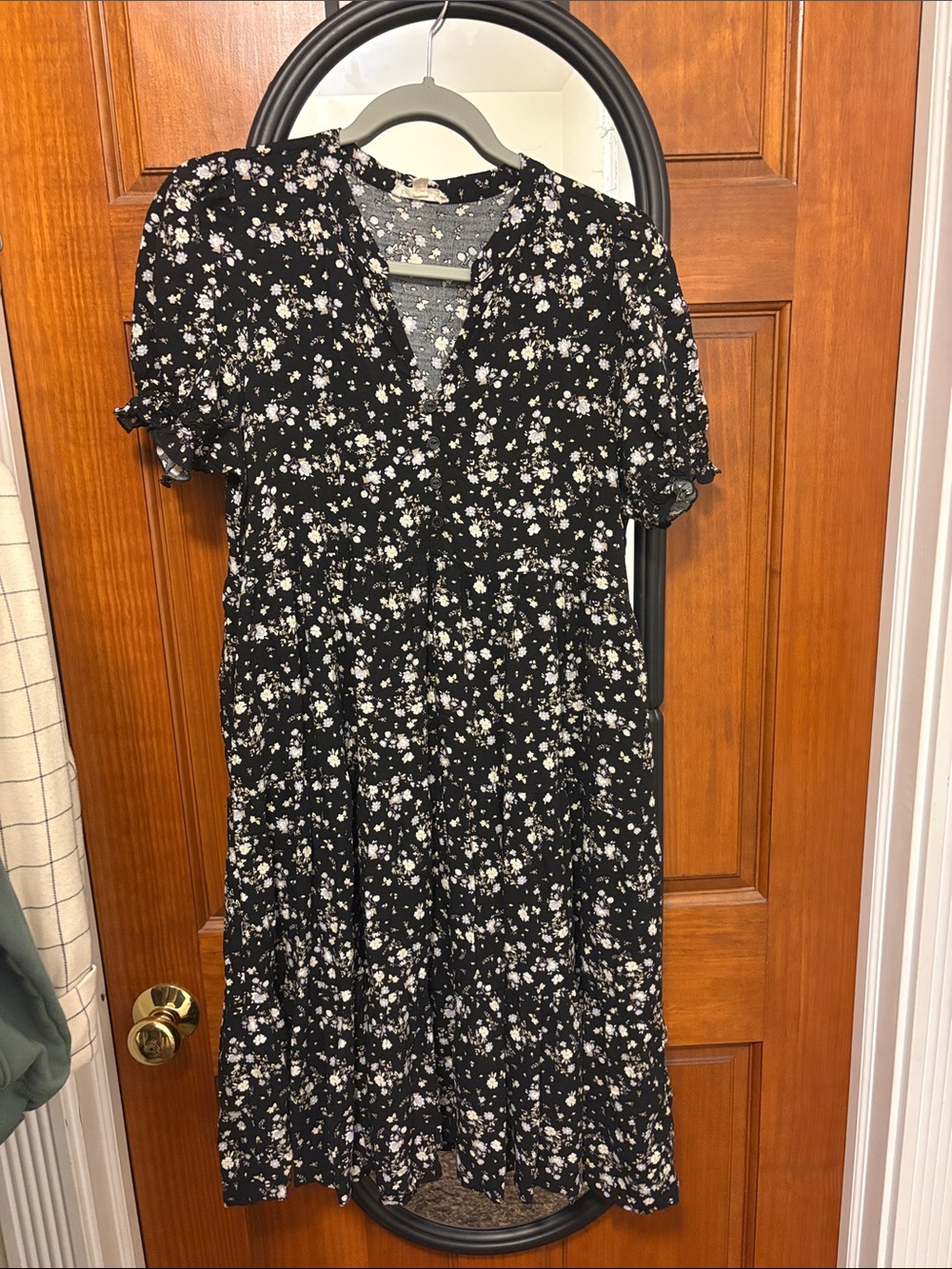 Black Floral V-Neck Midi Dress with Short Sleeves